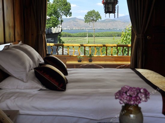 白族民居观景家庭房