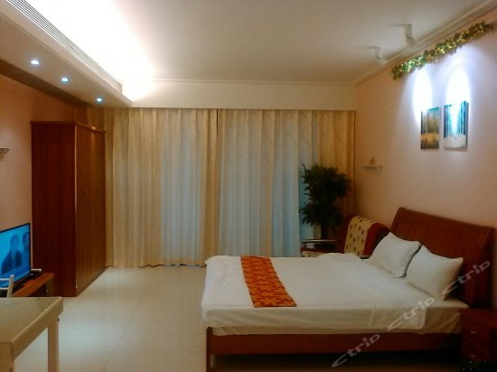 情侣温馨海景大床房