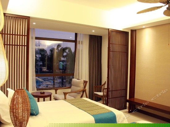 豪华泳池大床房