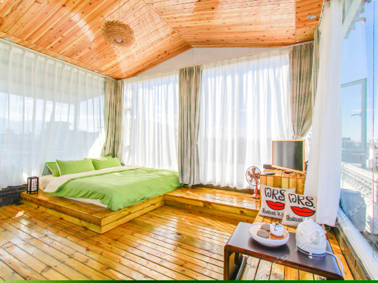 阳光榻榻米景观房