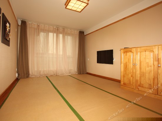 龙湾豪华石板玉房