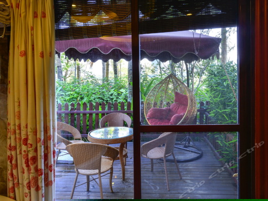 花园江景露台蜜月大床房