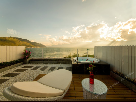 露台浴缸海景大床房