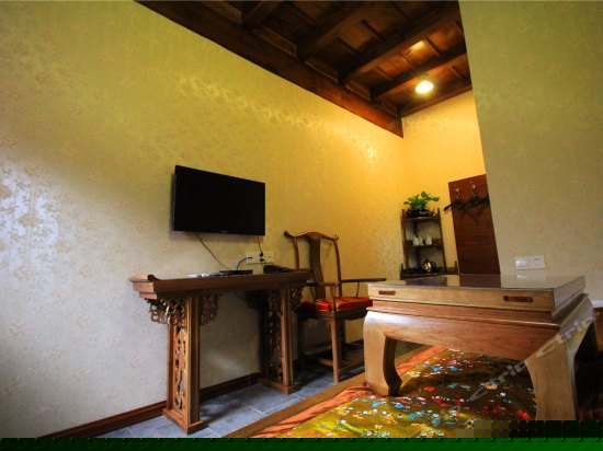 明清古典三人土炕房