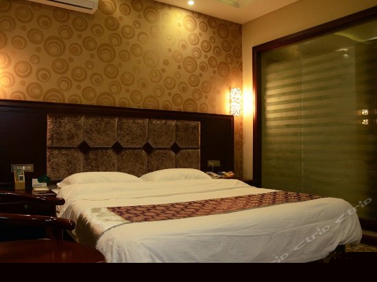 豪华商务大床房