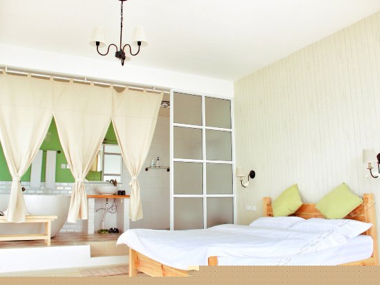 二层豪华海景浴缸大床房204