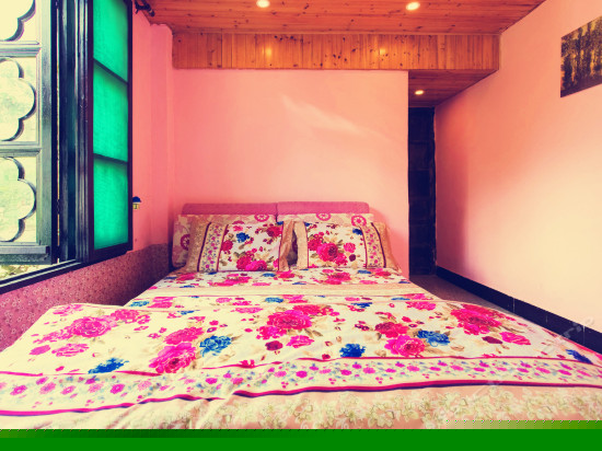 临河现代景观大床房