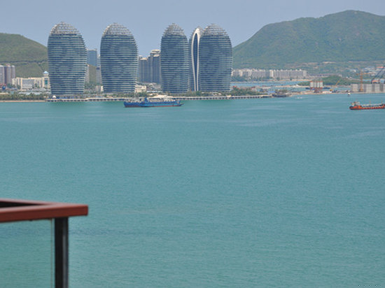 无敌海景三房一厅两卫