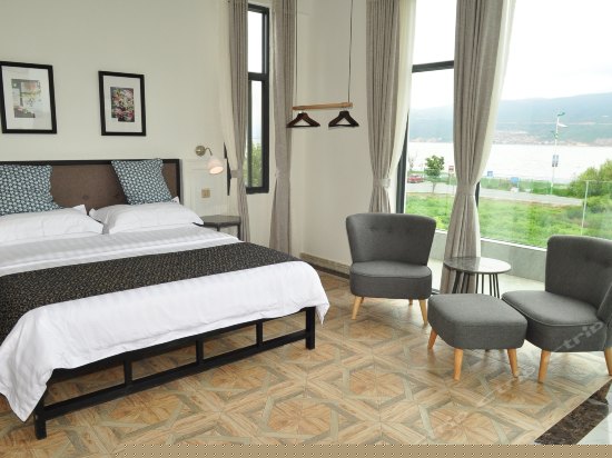 高级海景阳台大床房