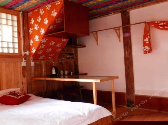 一楼复古榻榻米房