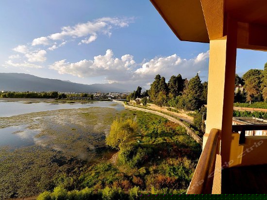 湖畔雪山全景房