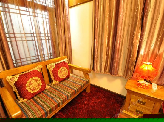 阳光蜜月大床房202