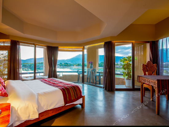 湖畔雪山豪华房