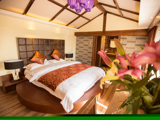 二楼东南亚大床