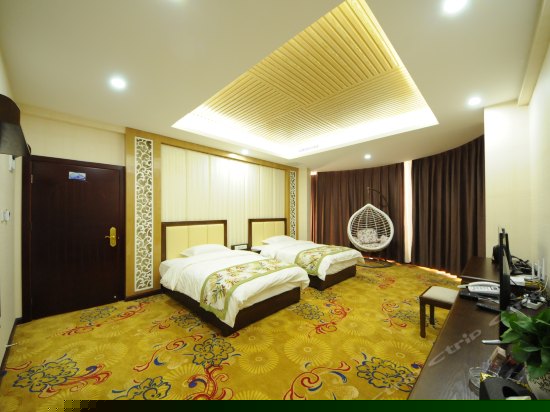 豪华双人间带电脑