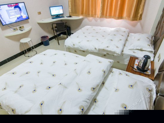 飘窗电脑双人房