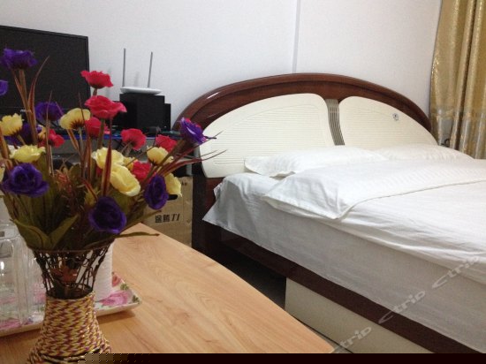 豪华情侣电脑大床房