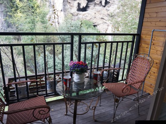 山景阳台大床房