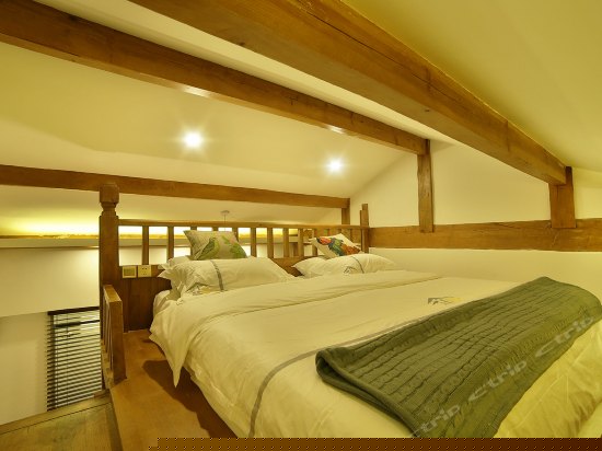 菲羽凝曦复式套房