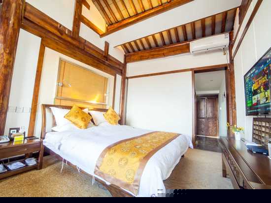 豪华温泉阳光观景大床房