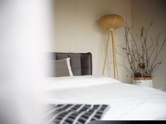 后现代独立温泉房