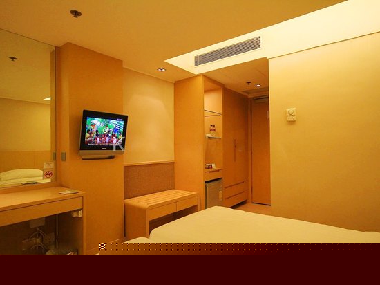 豪华双人大床房