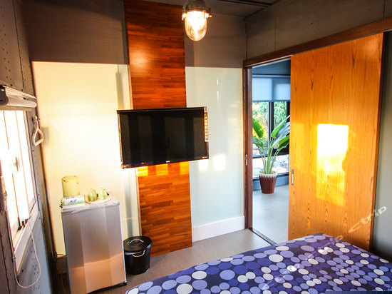 摩登工业六人房