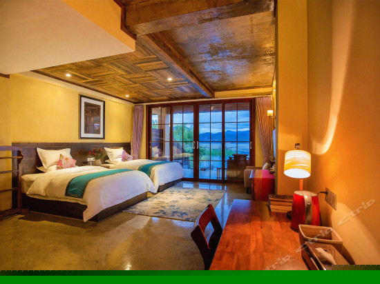 碧波泸沽湖景双床房