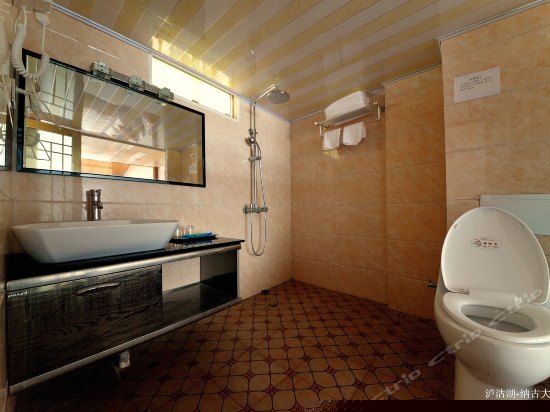 四楼湖景家庭房