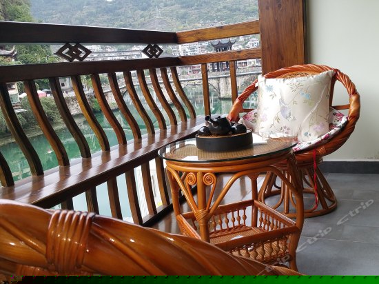 精品河景阳台标间