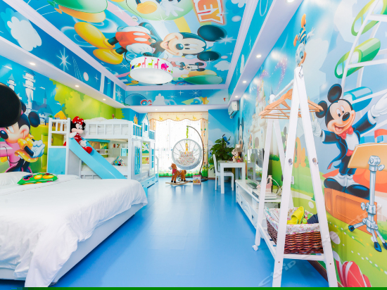 米奇滑梯三床房