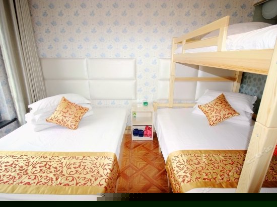 碧海蓝天温馨四人间