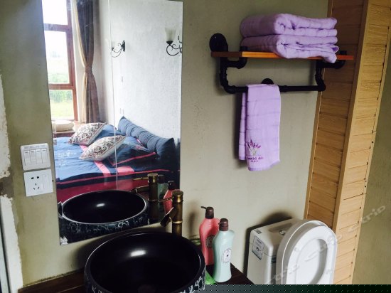 雨果 b204法式浪漫榻榻米大床房