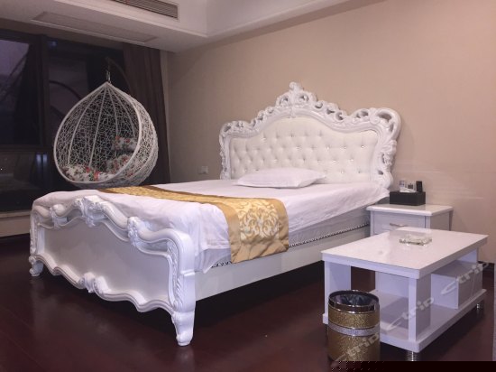 浪漫主题大床房