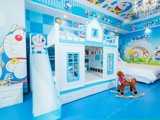 哆啦A梦滑梯三床房
