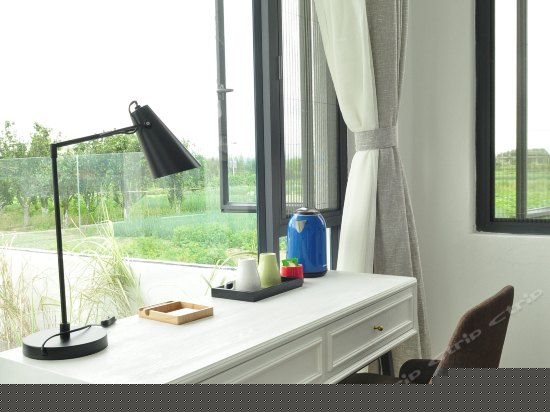 豪华水漾海景大床房