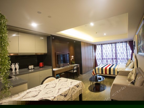 城景温馨大床房