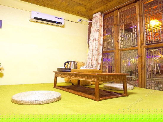 一楼浪漫满屋房