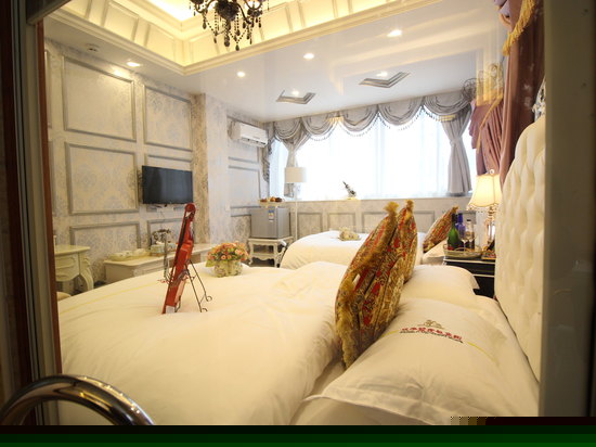 豪华宫廷家庭房