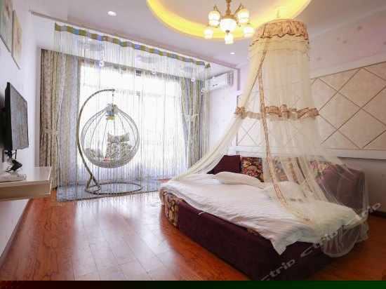 心花路放主题圆床房