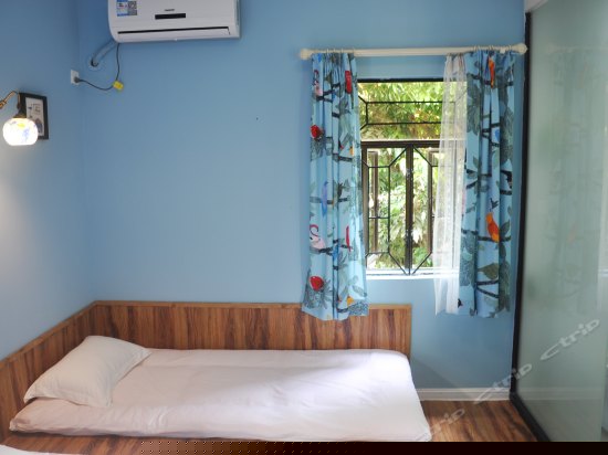 榻榻米蓝色海洋房