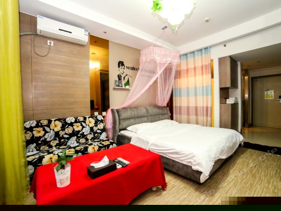 浪漫之都主题大床房