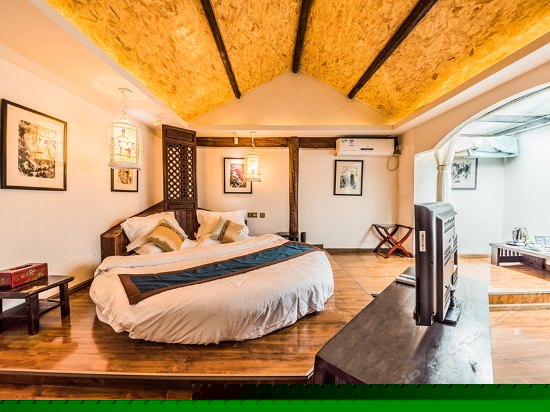 新妆蜜月圆床房