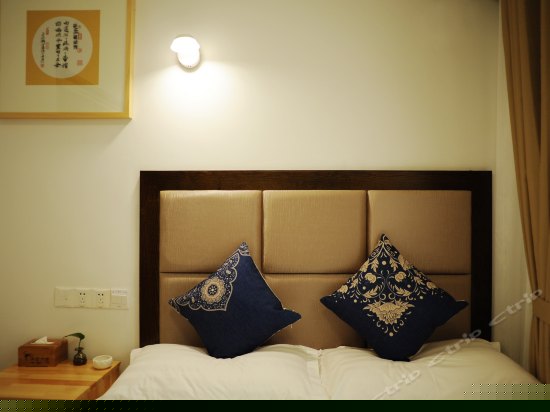 印象西湖雨阳台大床房