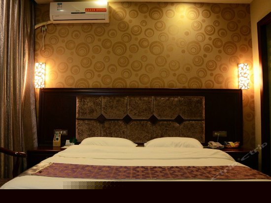 豪华商务大床房