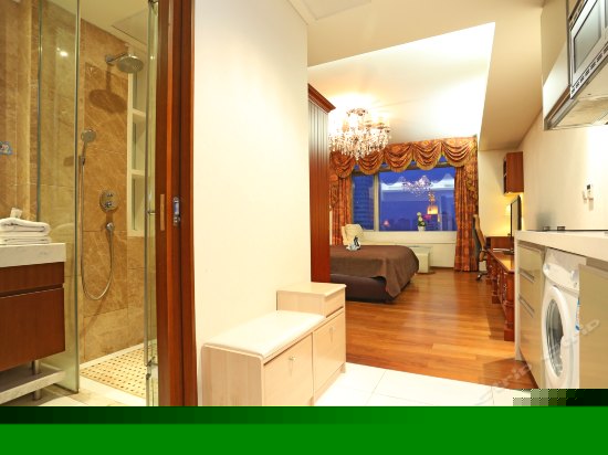 豪华河景大床房