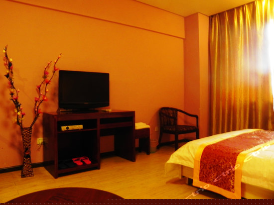 豪华情侣大床房