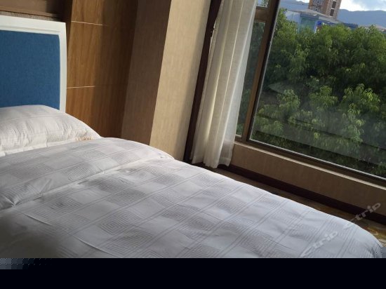 豪华双人间带电脑