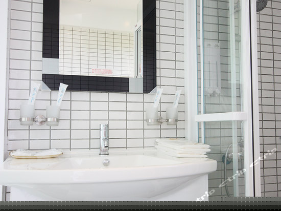 摩登工业四人房