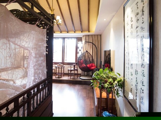 临水雕花大床房